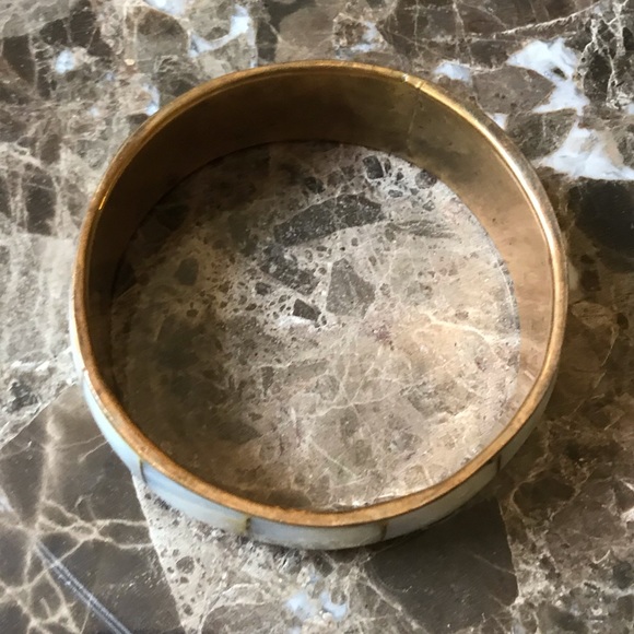 Vintage Shell Bangle - Picture 7 of 7